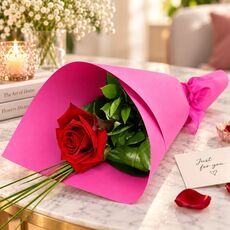 Classic timeless and elegant. A single rose is the perfect way to say I love you